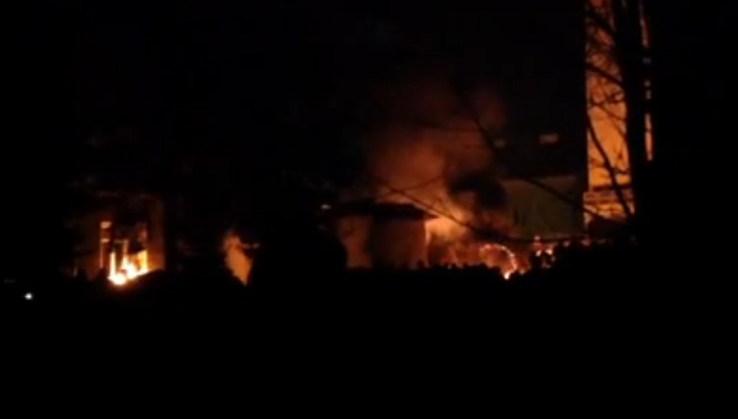 Военные покинули часть без оружия.