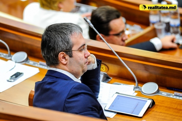 Reprezentanţii partidelor şi-au expus viziunile şi în problema neadmiterii politizării instituţiilor aflate sub supraveghere parlamentară.