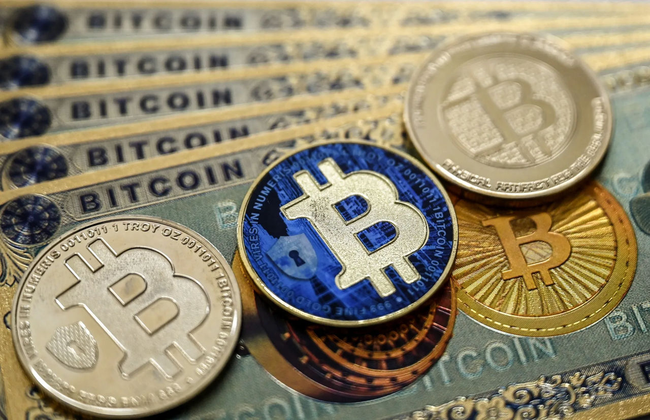 Bitcoin revine la un preț de peste 100.000 de dolari.