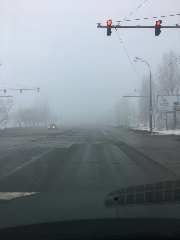 Atenție șoferi: Se circulă în condiții de ceață și vizibilitate redusă