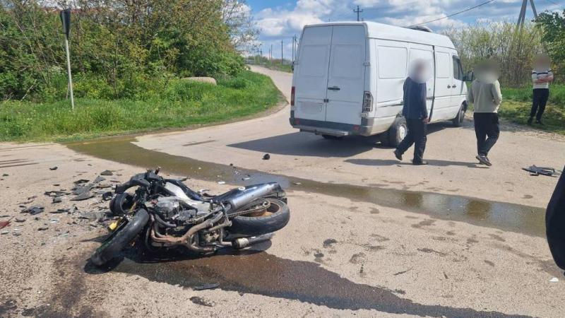 Попавший в ДТП в Сорокском районе 18-летний мотоциклист умер в больнице.