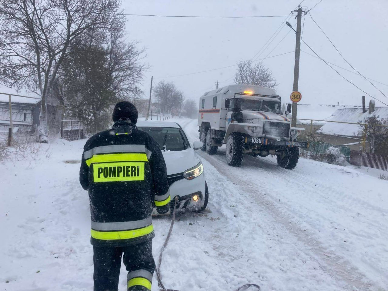 Спасатели приняли участие в 62 случаях разблокирования и буксировки авто