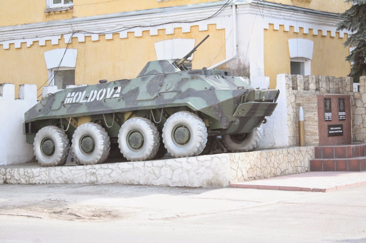Учебный центр бельцкой мотопехотной бригады расположен рядом с селом Елизаветовка.