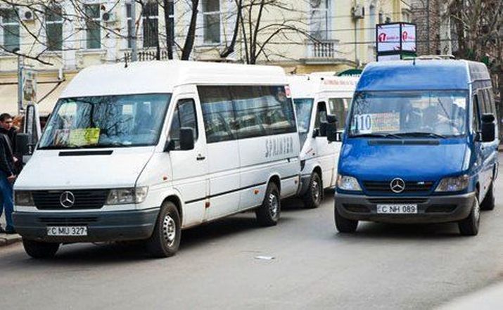 La una dintre staţiile terminus medicul nu era prezent, deşi deja era trecut de ora 5 şi şoferii erau ieşiţi pe linie.