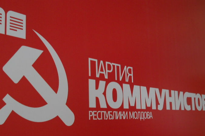 Из избирательных бюллетеней напротив фамилий кандидатов от ПКРМ требовали убрать коммунистические символы.