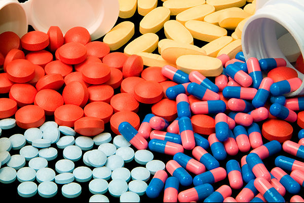 Consiliul califică drept abuziv refuzul unor companii farmaceutice contractate de a livra medicamente în spitale.