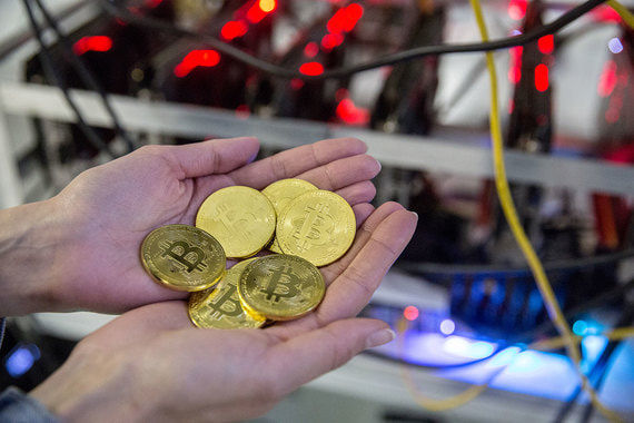 CoinMarketCap собирает данных о торгах криптовалютами с различных бирж и рассчитывает на их основе единые котировки.