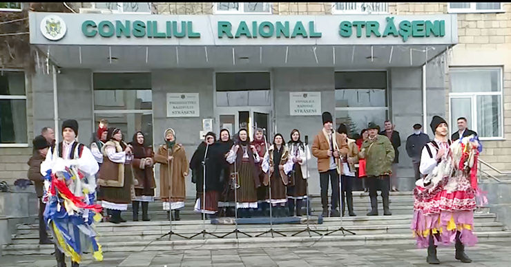 Фестиваль колядок Florile dalbe в Страшенах собрал более 20 коллективов из района.