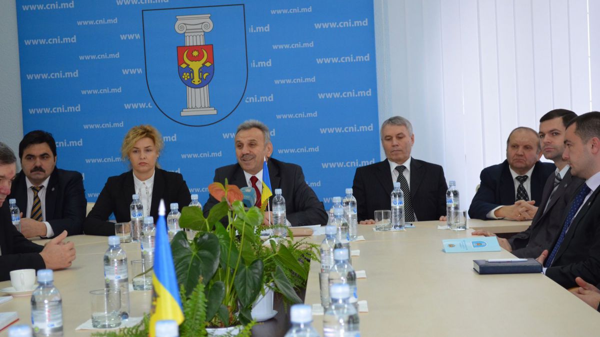 Dintre acestea, 28 de dosare au fost examinate în fond și 7 în ordinea de apel, iar un singur dosar a avut ca finalitate hotărâre definitivă și irevocabilă.