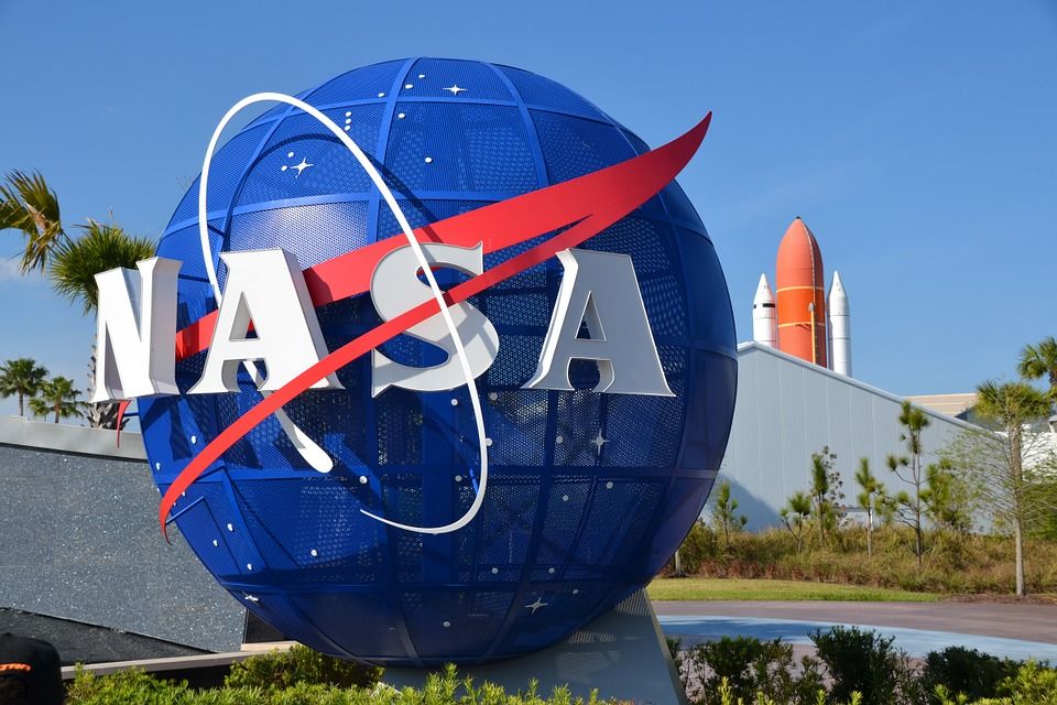 NASA ищет астронавтов для полетов на Луну и Марс.