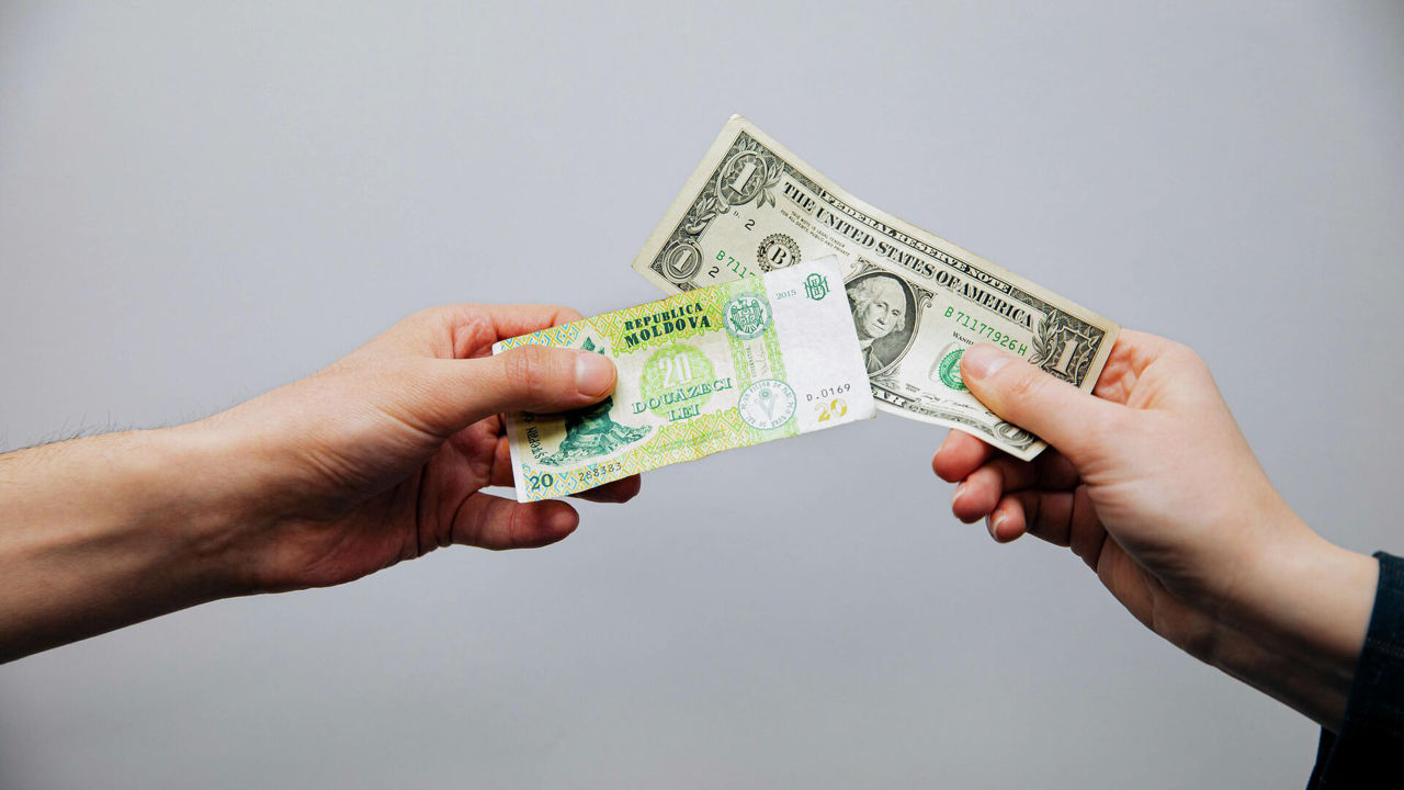 В августе лей обесценился на 0,2% по отношению к доллару США.
