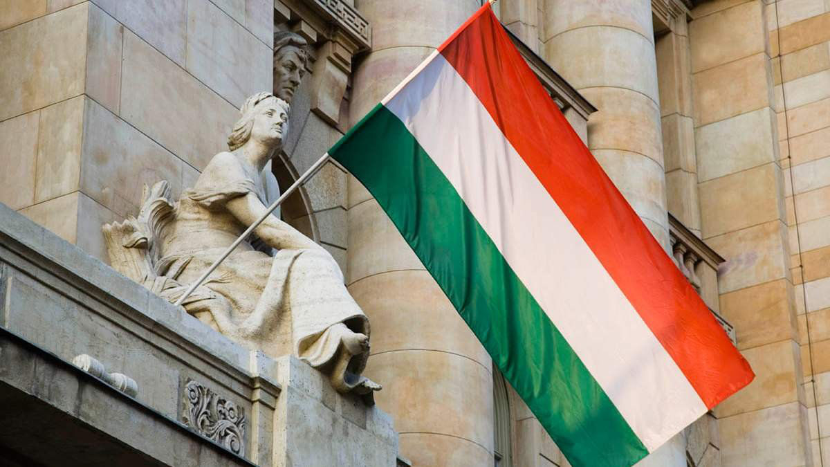 Венгрия готовит поправки в конституцию в связи с событиями в Украине.