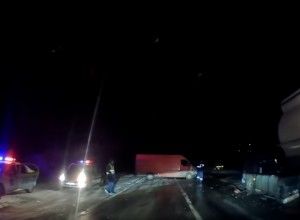 На Леушенской трассе из-за обледенелой трассы происходят аварии.