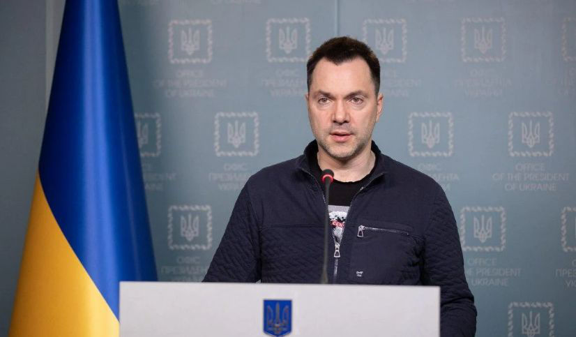 Арестович прямым текстом обвинил Шольца в смерти украинцев.