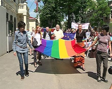 Безопасность акции обеспечивали десятки сотрудников полиции, обошлось без происшествий.