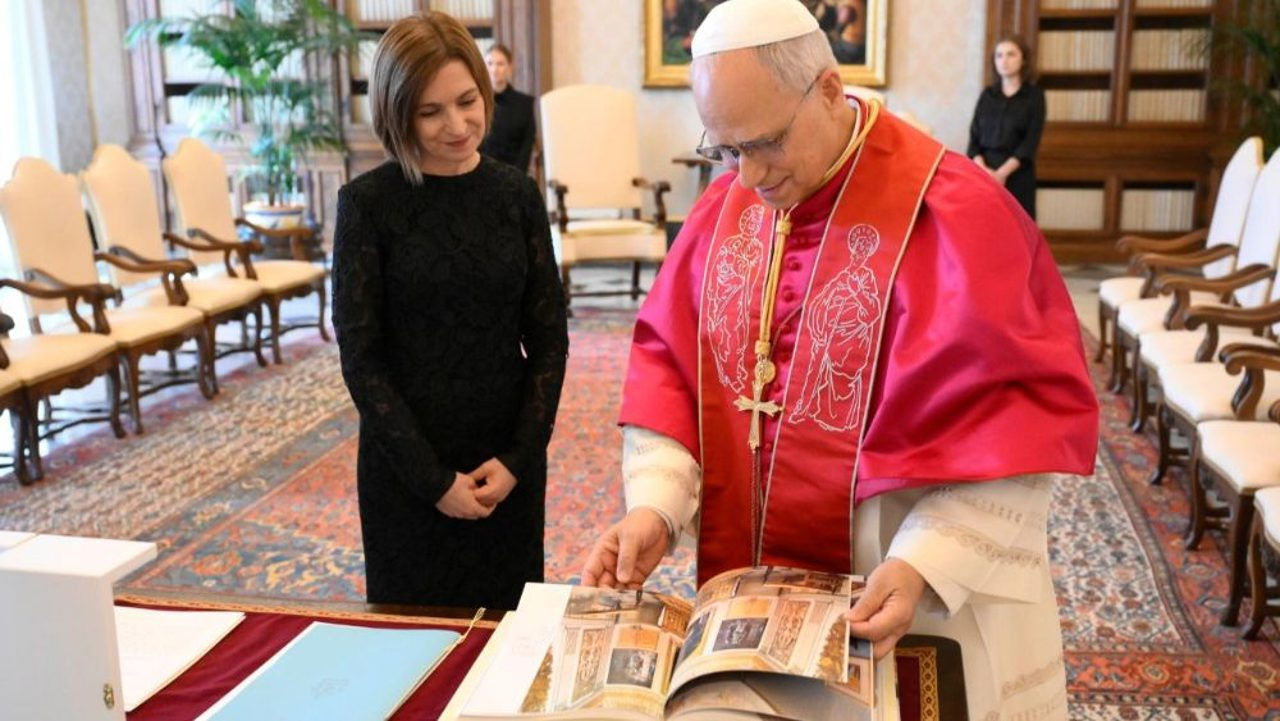 Maia Sandu s-a întâlnit cu Papa Leon al XIV-lea la Vatican: Au discutat despre pace, credință și viitorul Moldovei.