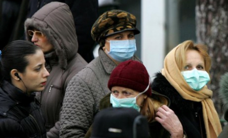 Deocamdată, bulgarii nu au decretat alertă epidemiologică pentru că numărul cazurilor confirmate nu depăşeşte 200 de persoane.