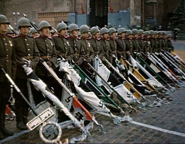 Медалью в честь 70-летия Победы будут награждаться фронтовики, партизаны, подпольщики, труженики тыла, инвалиды войны, узники концлагерей.