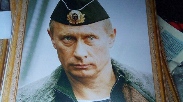 У одессита на границе с Молдовой отобрали портреты Путина.