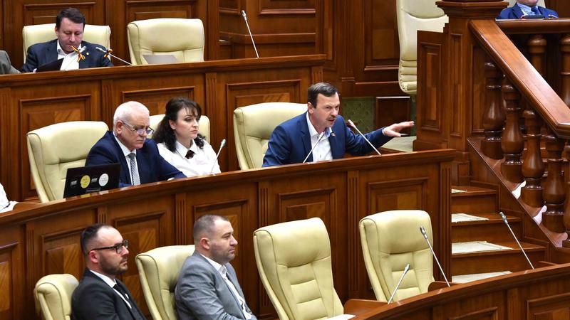 Депутат Василе Нэстасе. 