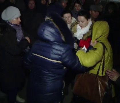 Moldovenii se bat pentru cetățenie la Iași. Foto: protv.md