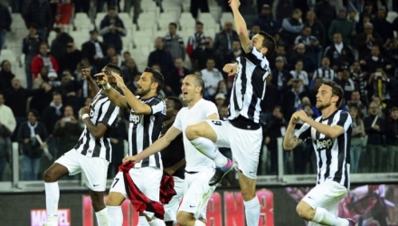 Juventus a învins cu 2-0 pe AC Milan, în deplasare, şi şi-a consolidat poziţia de lider în Serie A.