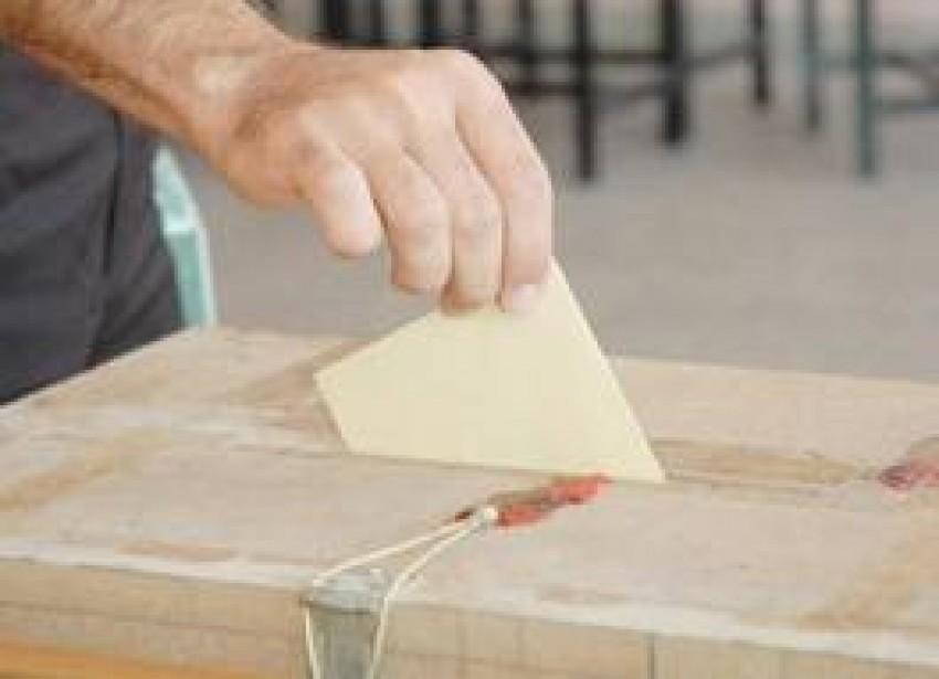 Peste 37 de mii de cetăţeni au semnat pentru referendum