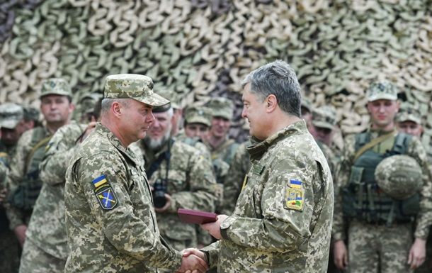 Порошенко назначил нового командующего военной операцией в Донбассе.