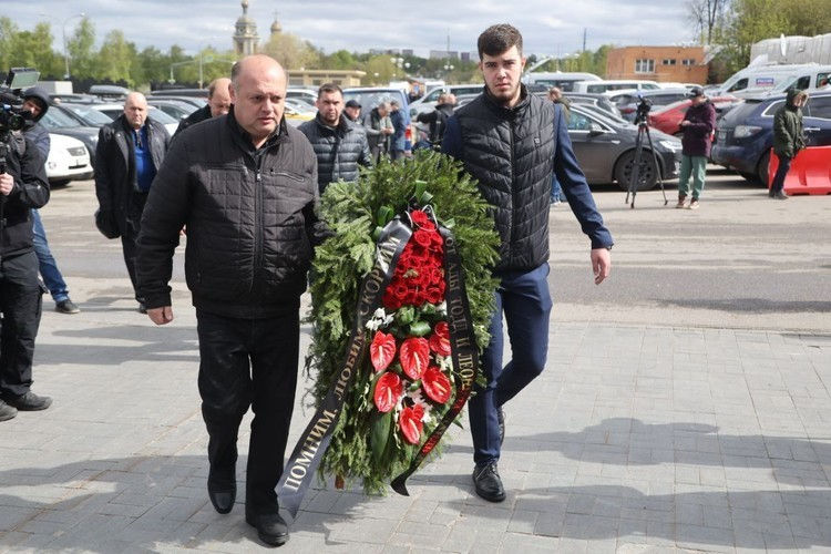В Москве проходит прощание с модельером Валентином Юдашкиным.