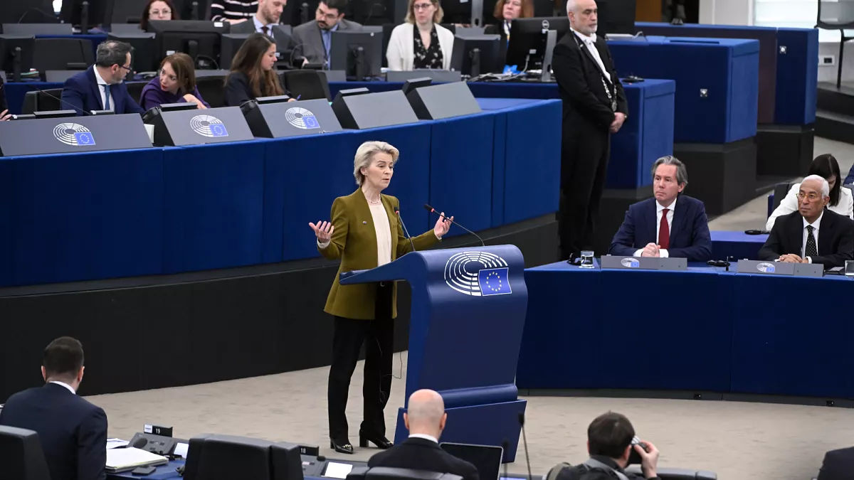 Европарламент отклонил вотумы недоверия Еврокомиссии: фон дер Ляйен остается в должности.