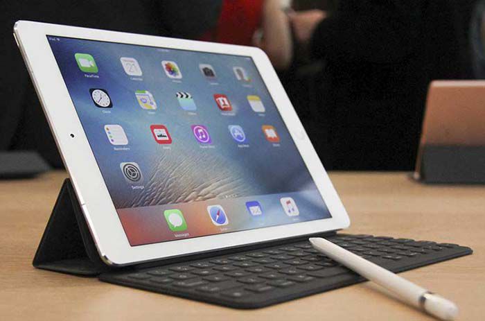 Проблема с обновлением коснулась не всех пользователей iPad Pro 9,7, но, судя по многочисленным жалобам в соцсетях, от нее пострадало немало владельцев планшетов Apple.