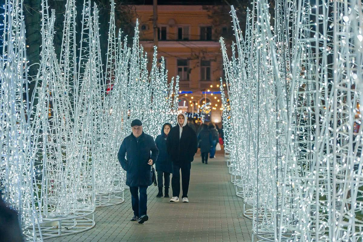 Criza energetică: Iluminatul în clădiri va fi redus, iar în orele de vârf se recomandă evitarea utilizării liftului.