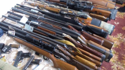 Также при обысках изъяли 20 бутылок с зажигательной смесью, 400 граммов тротила и пять гранат.
