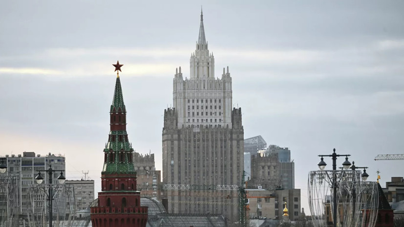 Россия способна минимизировать ущерб от американских санкций, заявили в МИД.