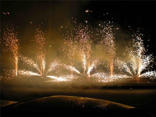 Organizatorii show-urilor cu focuri de artificii în locurile publice aglomerate vor trebui să dețină un carnet de pirotehnician autorizat.