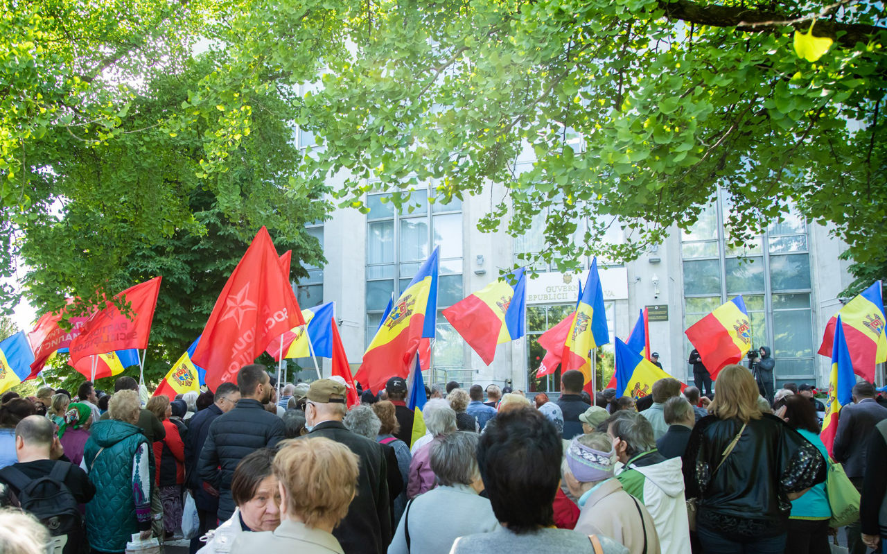  Протест у правительства: социалисты требуют отставки Гаврилицы.