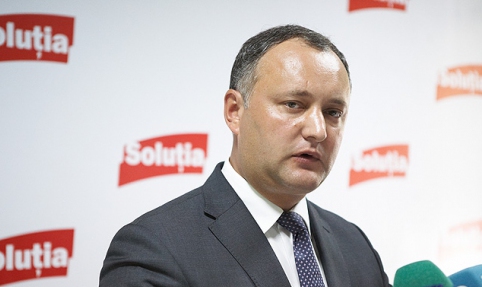 Liderul socialiştilor a prezentat mai multe soluţii pentru „salvarea” Băncii de Economii pe...Facebook.