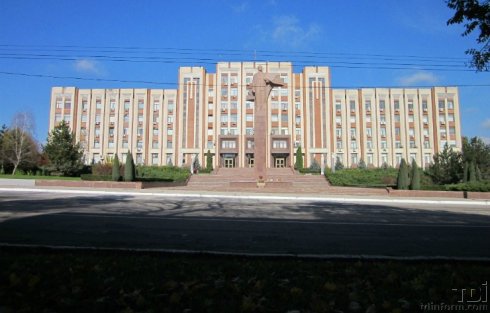В Тирасполе есть проблема парковки автомобилей на центральной улице - 25 Октября.