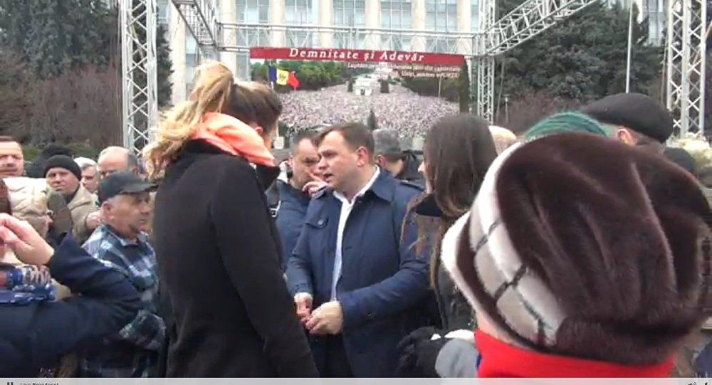 По словам лидеров формирования, власти страны не желают утверждать списки граждан.