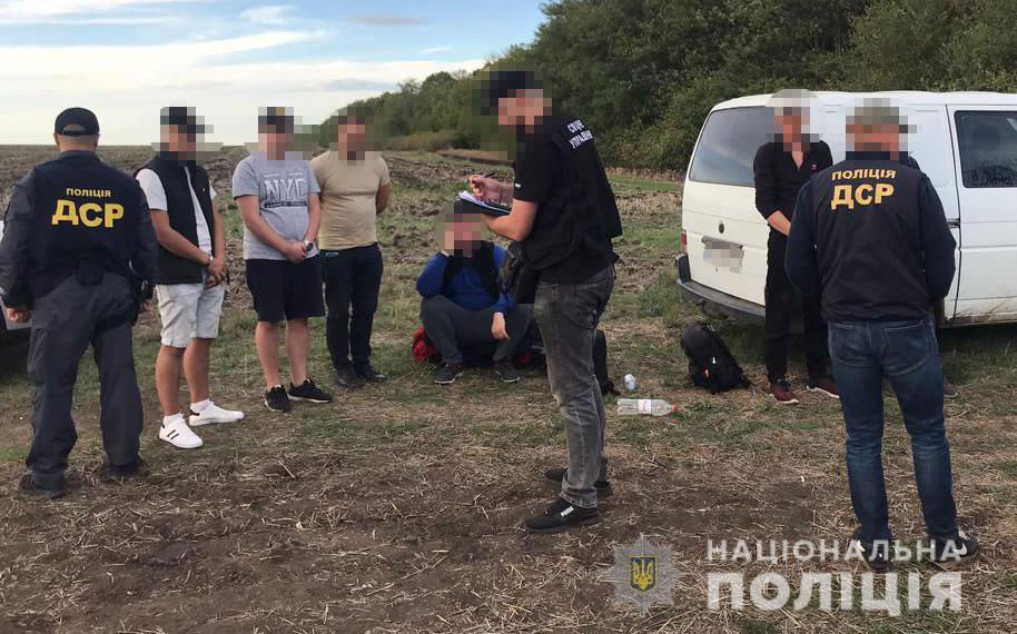 В Одесской области дельцы незаконно переправляли мужчин в Молдову.