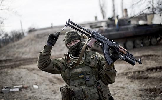 Пока договоренности о перемирии остаются лишь на бумаге. Фото: AP