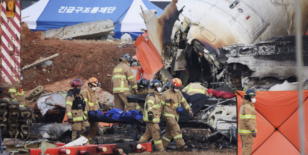 Cadavrele celor 179 de victime ale celui mai grav accident aviatic din Coreea de Sud, găsite.