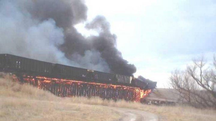 Accident în Canada: Un tren a lovit o autocisternă cu alcool etilic