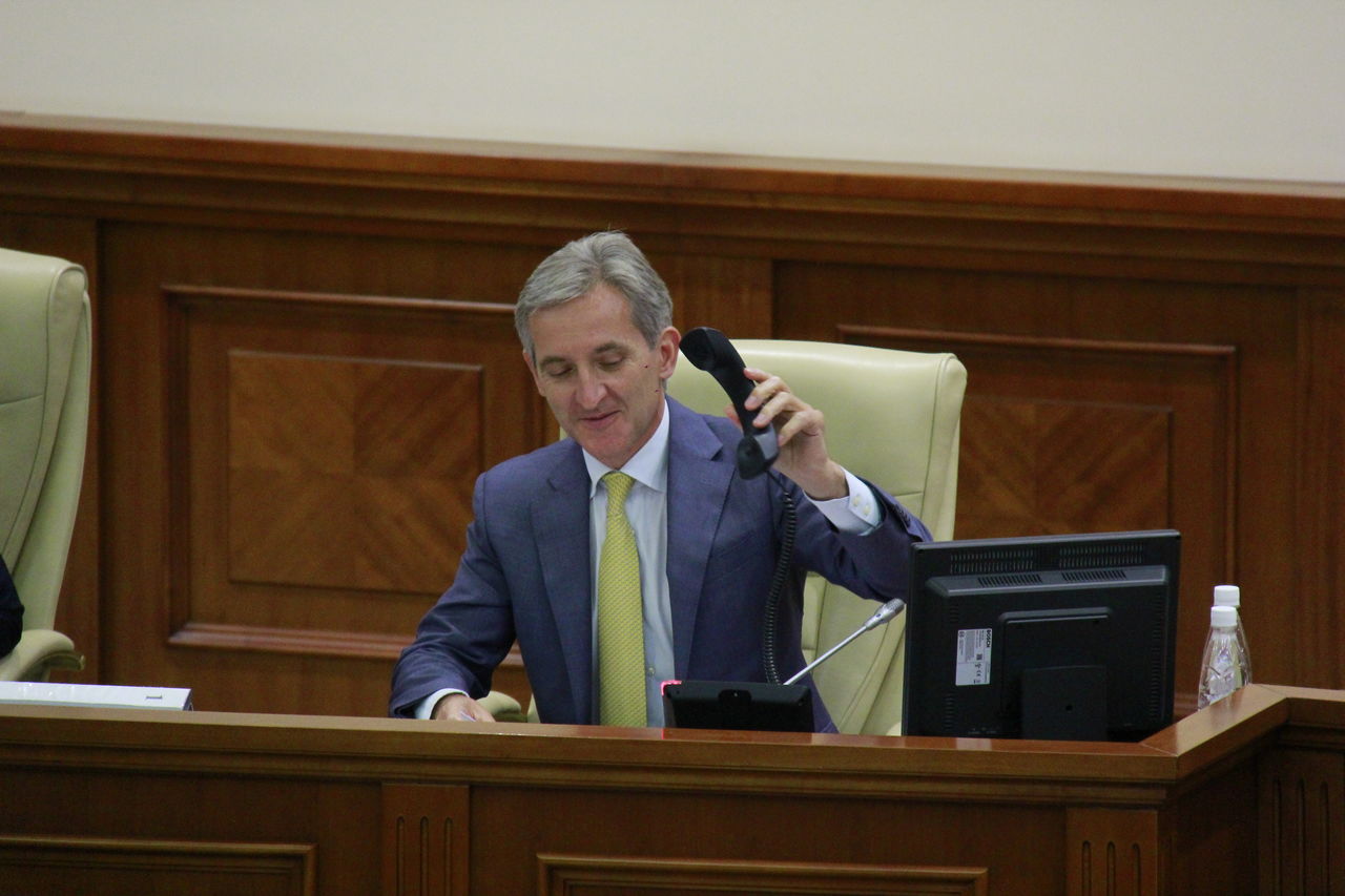 Юрий Лянкэ предлагает отменить роуминг для граждан Молдовы.