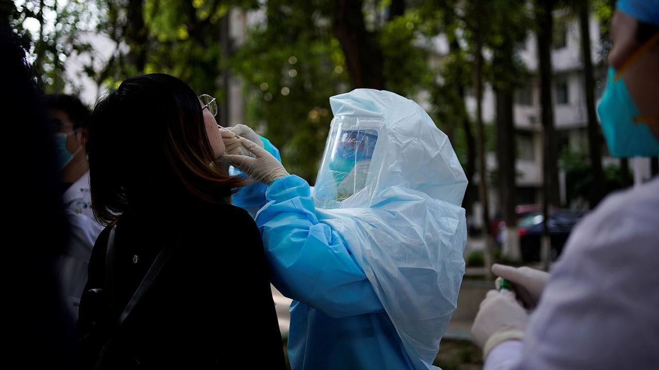 В Китае более 1 млрд человек полностью вакцинировались от коронавируса.