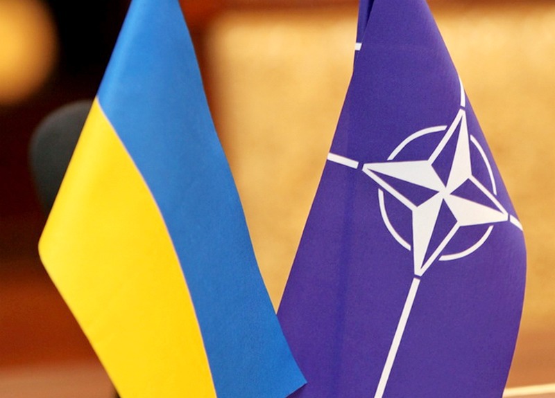Обама также считает, что Украина «сейчас не находится на пути, который ведет в НАТО».  Фото: army.unian.net