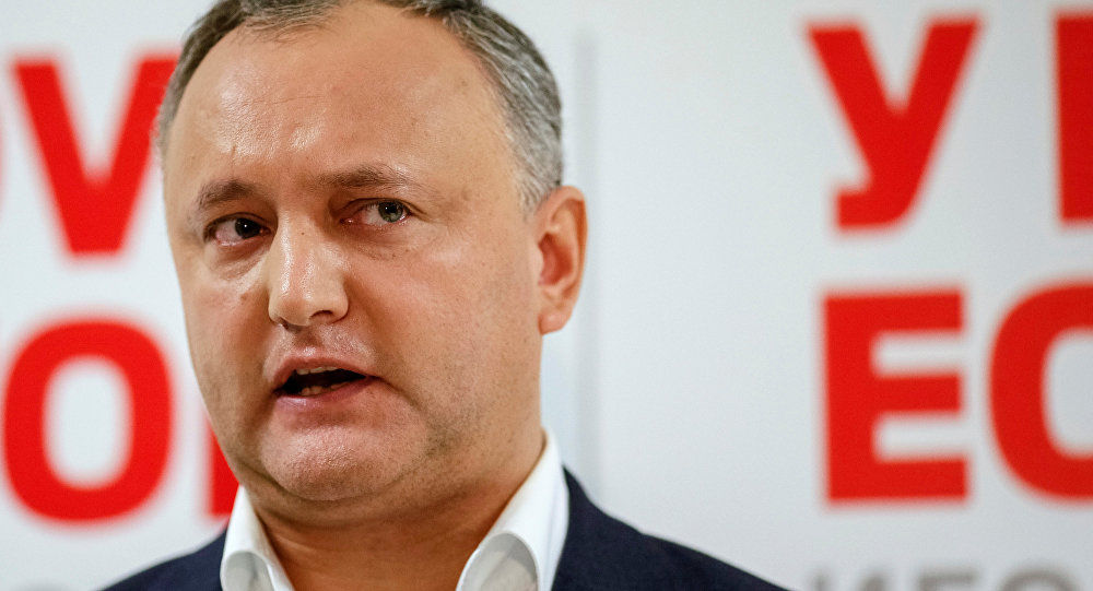 Додон поздравил  Земана с переизбранием в президенты Чехии.