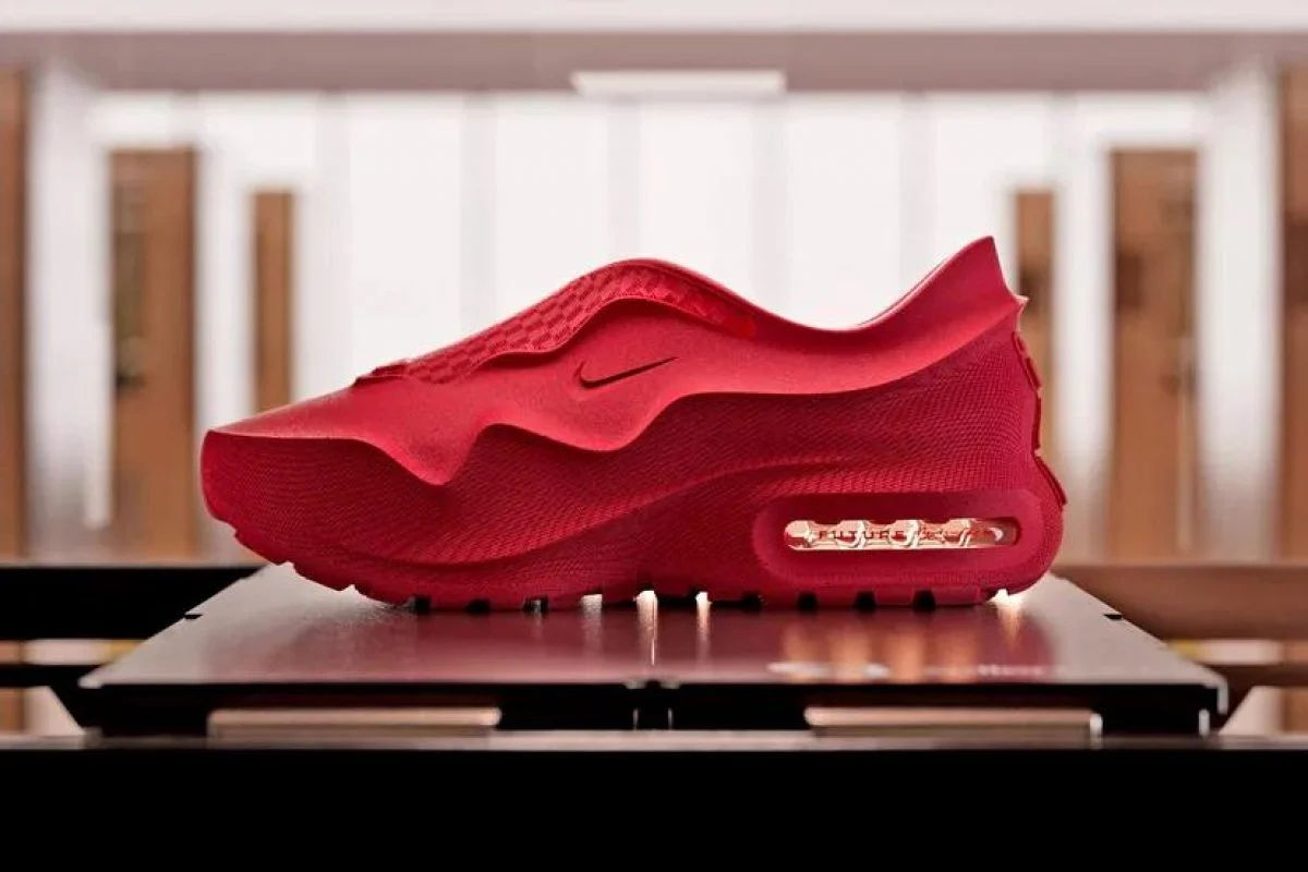 Nike a prezentat primii săi adidași făcuți integral la o imprimantă 3D.