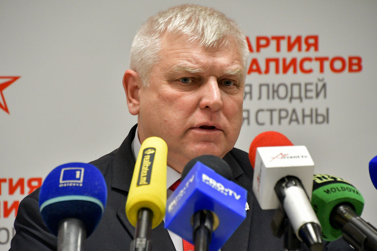 Депутат от Партии социалистов Олег Липский.