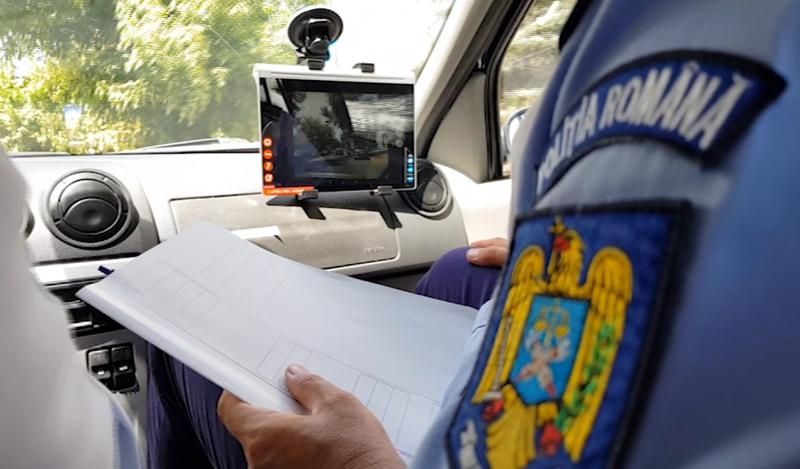 O tânără din România a picat examenul de permis pentru că nu a acordat prioritate unor porumbei.